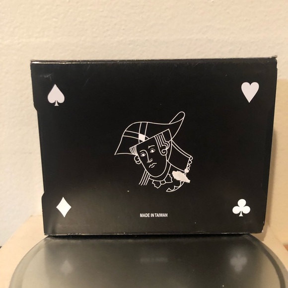 ROYAL 100% Plastic Playing Cards - Picture 2 of 5